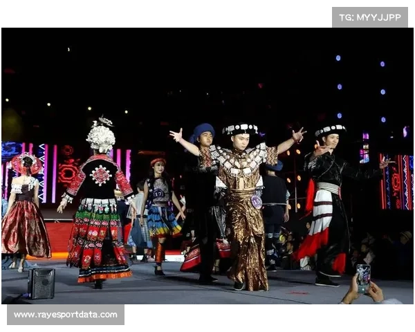 赛事融入民族元素,昭苏格斗盛宴展现多民族文化魅力。 赛事融入民族元素,昭苏格斗盛宴展现多民族文化魅力。